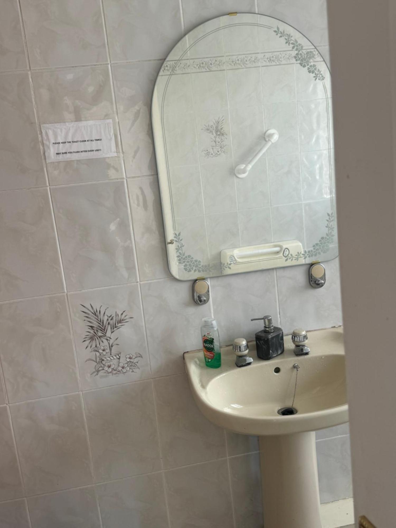 Komegloba Exquisite Room Manchester Bagian luar foto